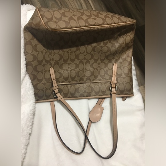 Coach large signature canvas city tote bag - good condition- genuine leather - Picture 5 of 8